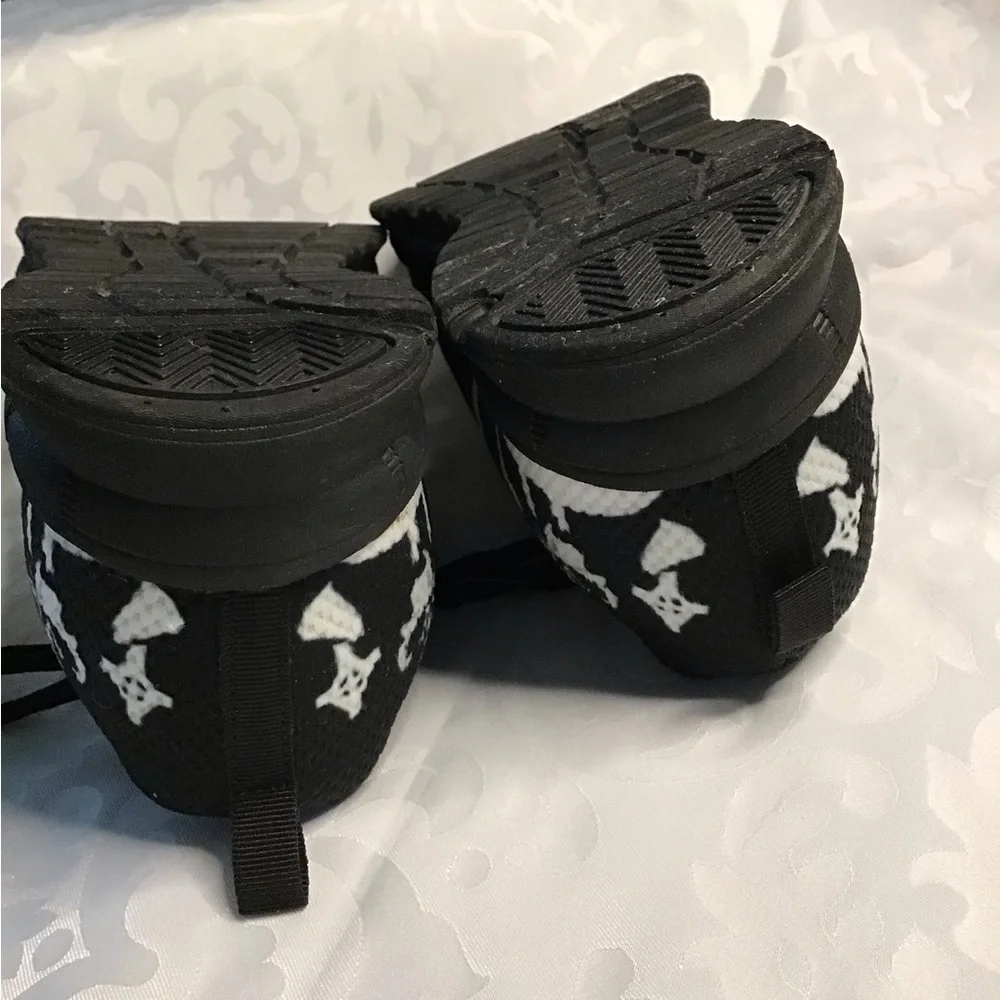 NIGHTMARE BEFORE CHRISTMAS THEMED SHOES - Picture 4 of 8